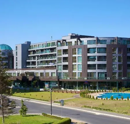 Апартамент тристаен в Sunny Plaza,