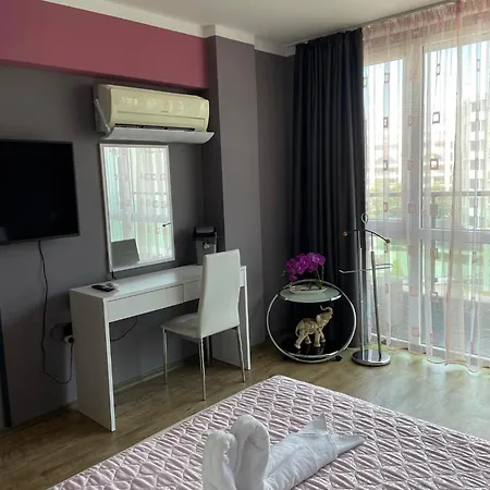 тристаен в Sunny Plaza, Апартамент