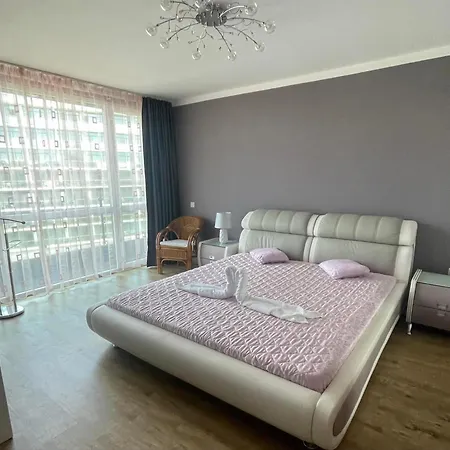 Апартамент тристаен в Sunny Plaza, *