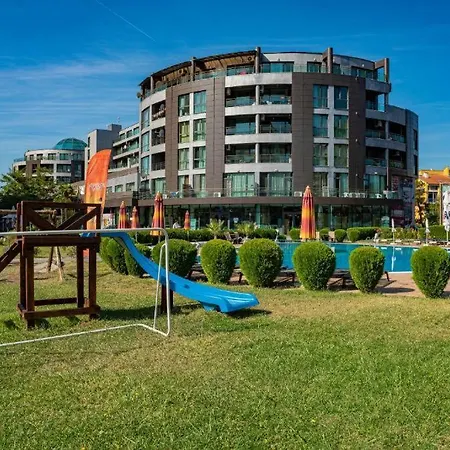 тристаен в Sunny Plaza, Daire *