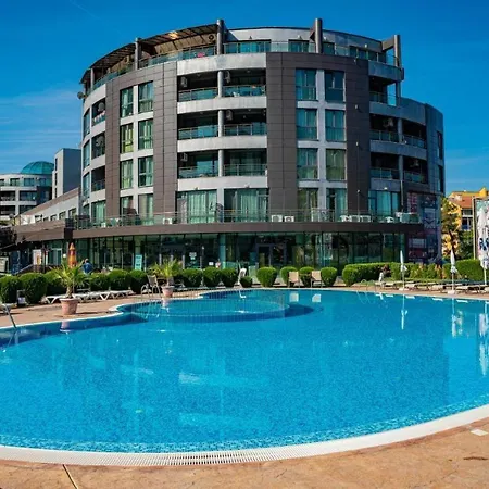 тристаен в Sunny Plaza, Daire