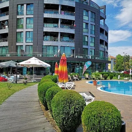 Daire тристаен в Sunny Plaza,