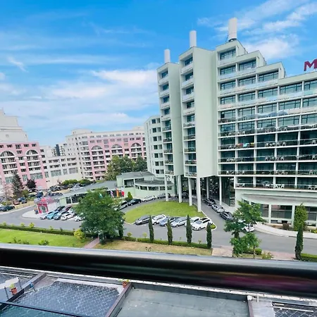 Daire тристаен в Sunny Plaza,